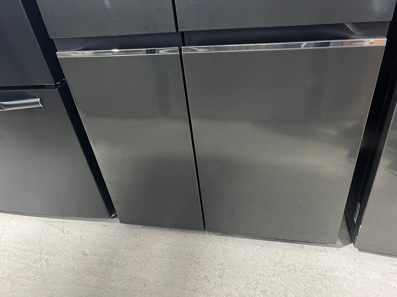 Transportation damaged LG 655L Side by Side Fridge GS-B655MBL - Second Hand Appliances Geebung