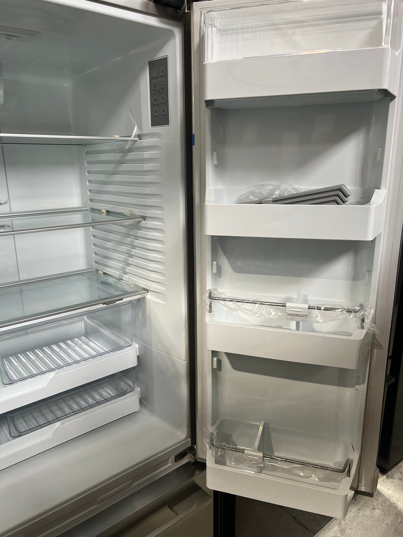 Transportation damaged Fisher&Paykel 569L ActiveSmart French Door Fridge - Second Hand Appliances Geebung