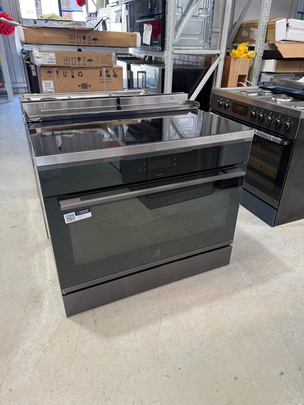 Factory second Electrolux EFEP956DSE 90cm UltimateTaste 900 Freestanding Electric Oven with Induction Cooktop