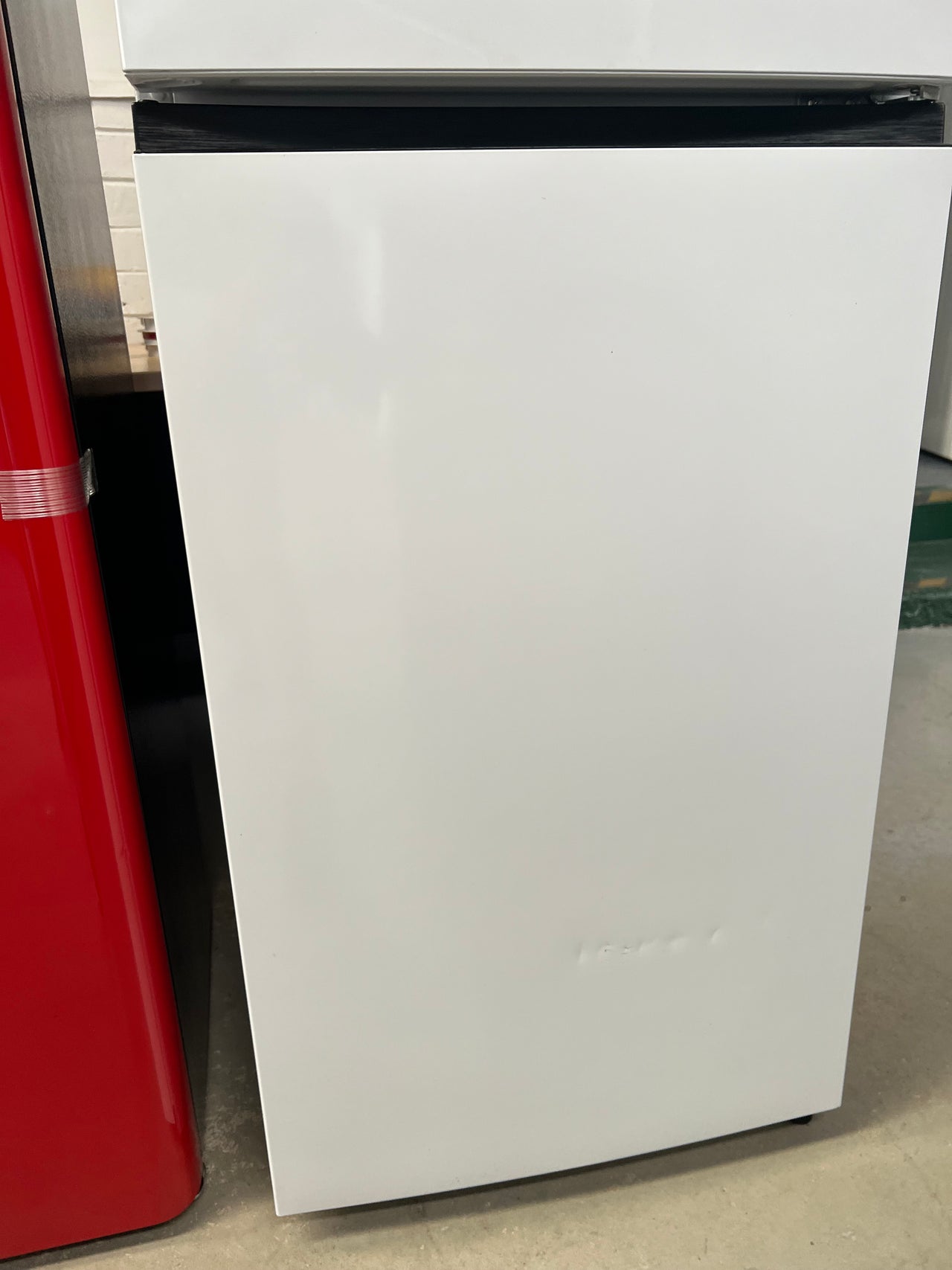 Factory second Hisense 205L Top Mount Frost Free Refrigerator HRTF205 - Second Hand Appliances Geebung