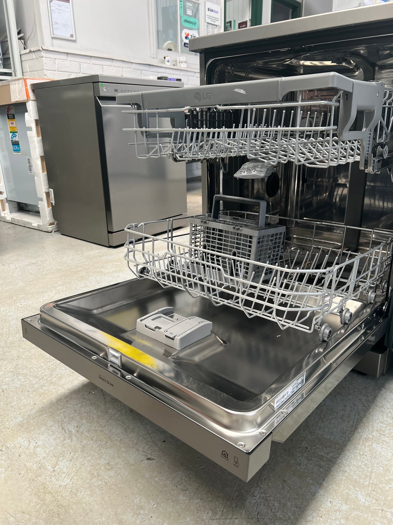 Factory second LG 14 Place QuadWash® Dishwasher in Stainless Finish - Free Standing XD5B14PS - Second Hand Appliances Geebung