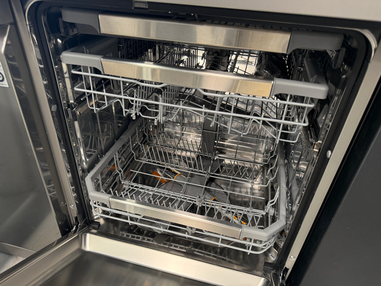 Factory second LG Stainless Steel QuadWash Dishwasher XD3A15NS