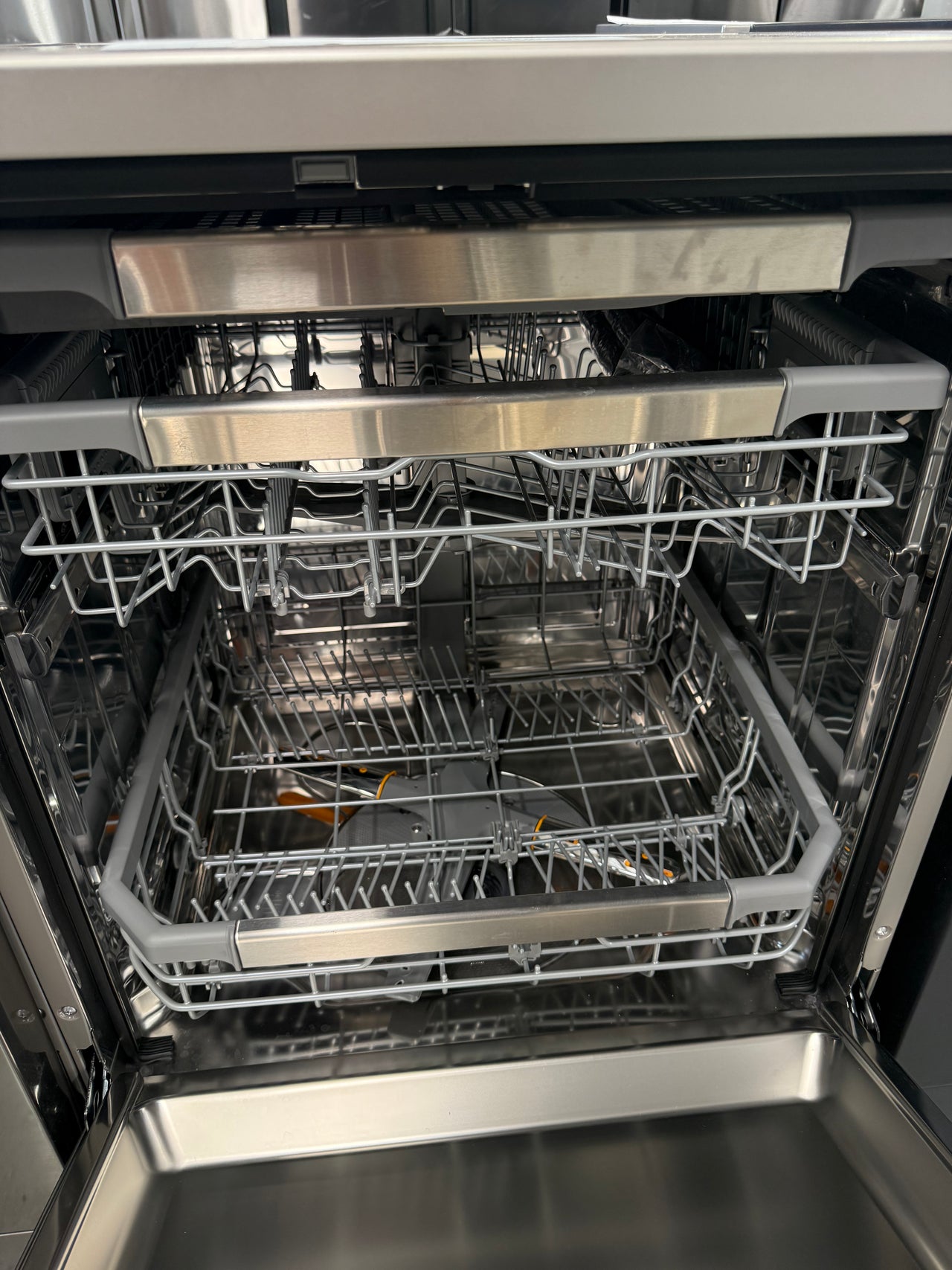 Factory second LG Stainless Steel QuadWash Dishwasher XD3A15NS