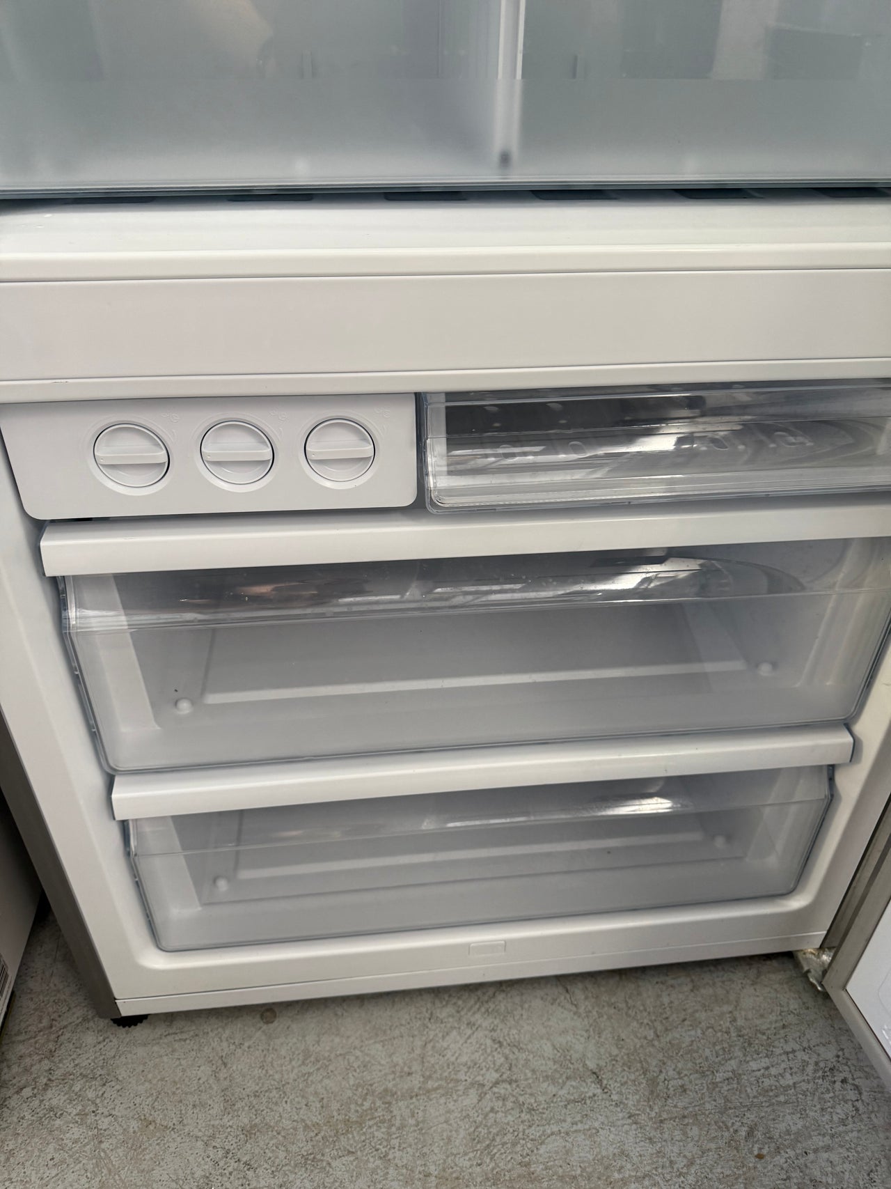 Factory second Hisense 514L Bottom Mount Fridge model: HR6BMFF514SW - Second Hand Appliances Geebung