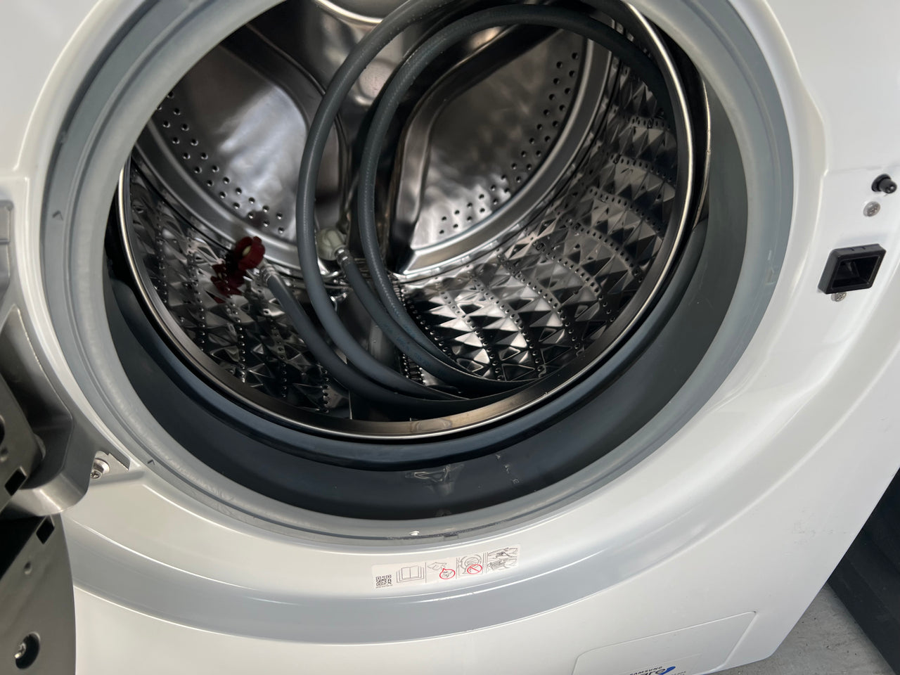 Second Hand Samsung 8.5kg AI Personalised AddWash Front Load Washing ...