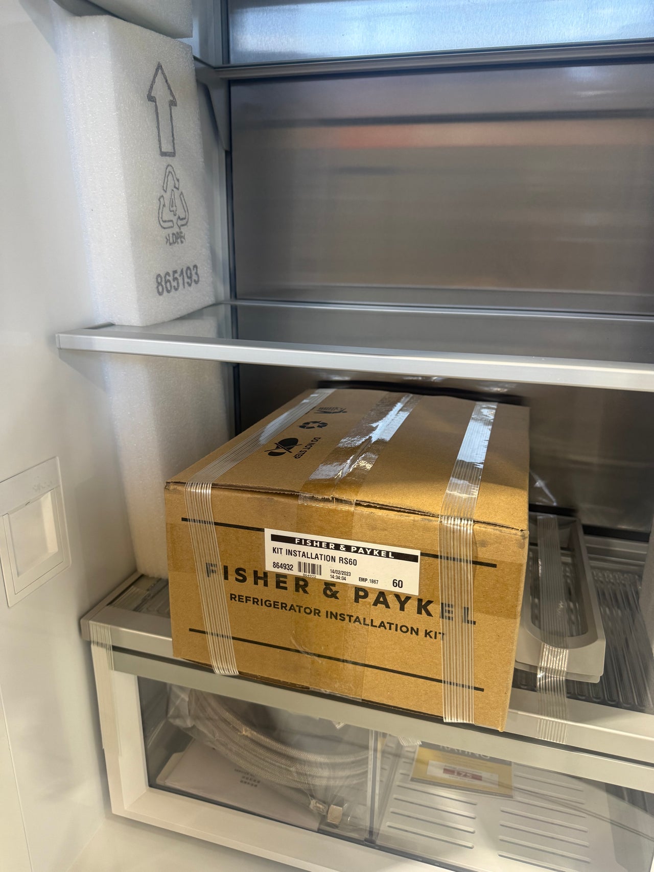 Factory second Fisher & Paykel RS6019S3RH1 – 60cm Series 9 Integrated Triple Zone Refrigerator