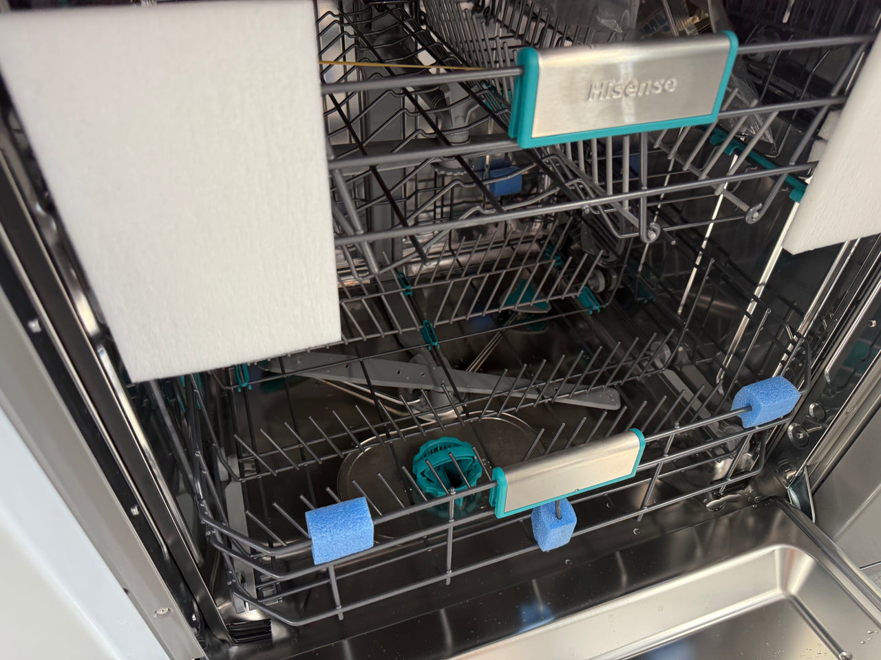 Transportation damaged Hisense Freestanding Dishwasher Stainless Steel HSAA16FS