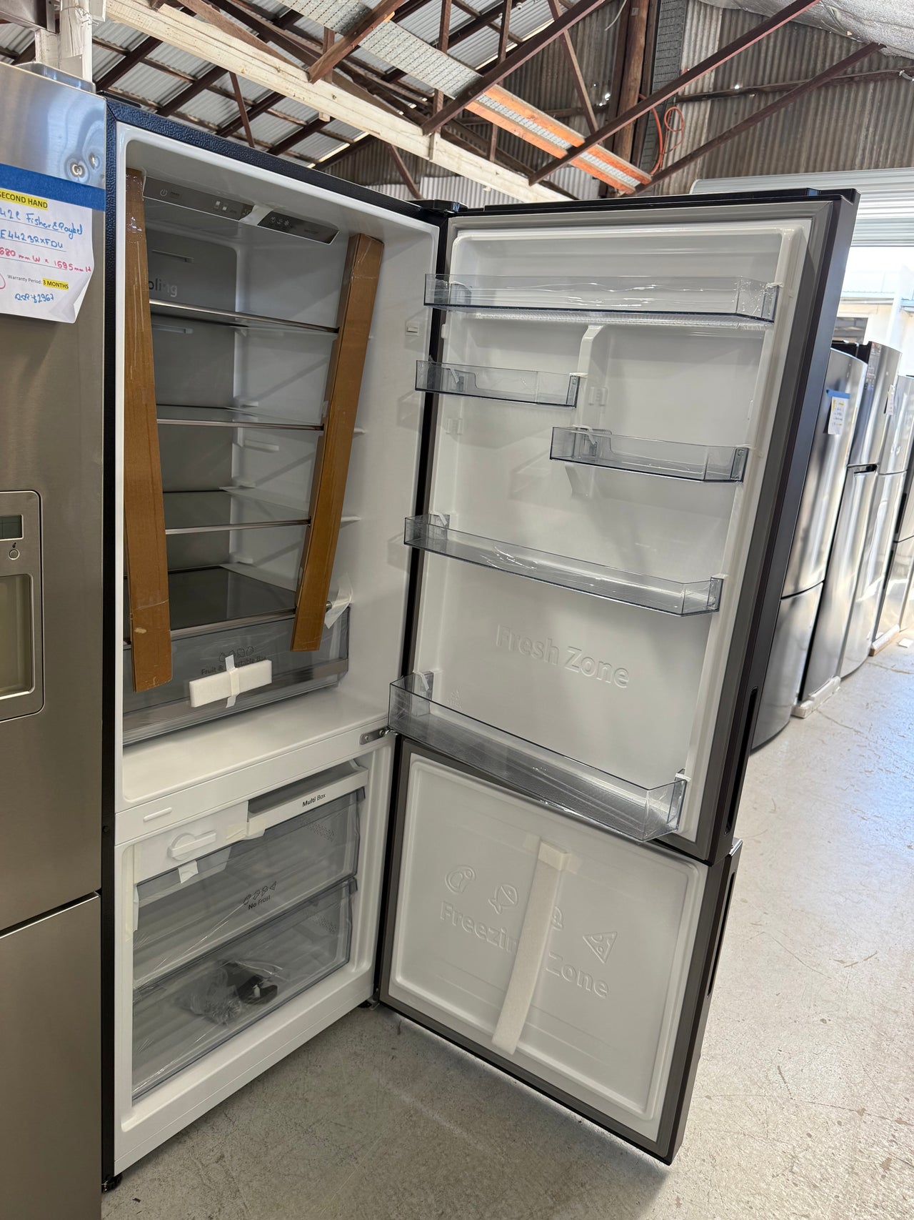 Factory second Hisense HRBM418D 417-liter bottom-mount refrigerator - Second Hand Appliances Geebung