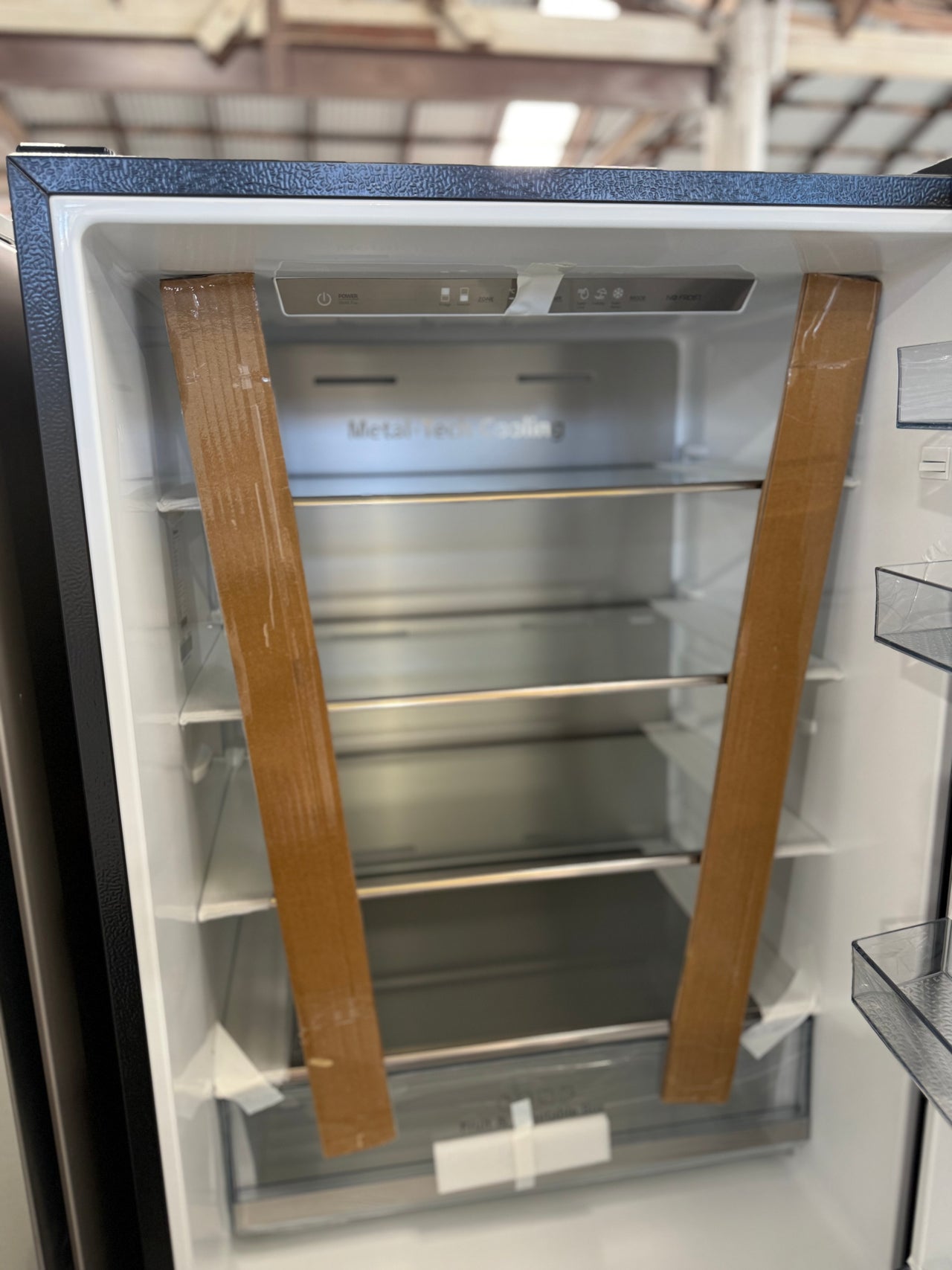 Factory second Hisense HRBM418D 417-liter bottom-mount refrigerator - Second Hand Appliances Geebung