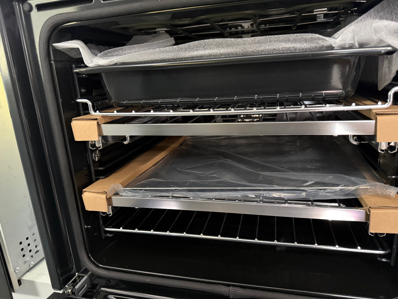 Transportation damaged Fisher & Paykel Series 9 60cm Minimal Pyrolytic Built-In Oven Black Glass OB60SD11PB1