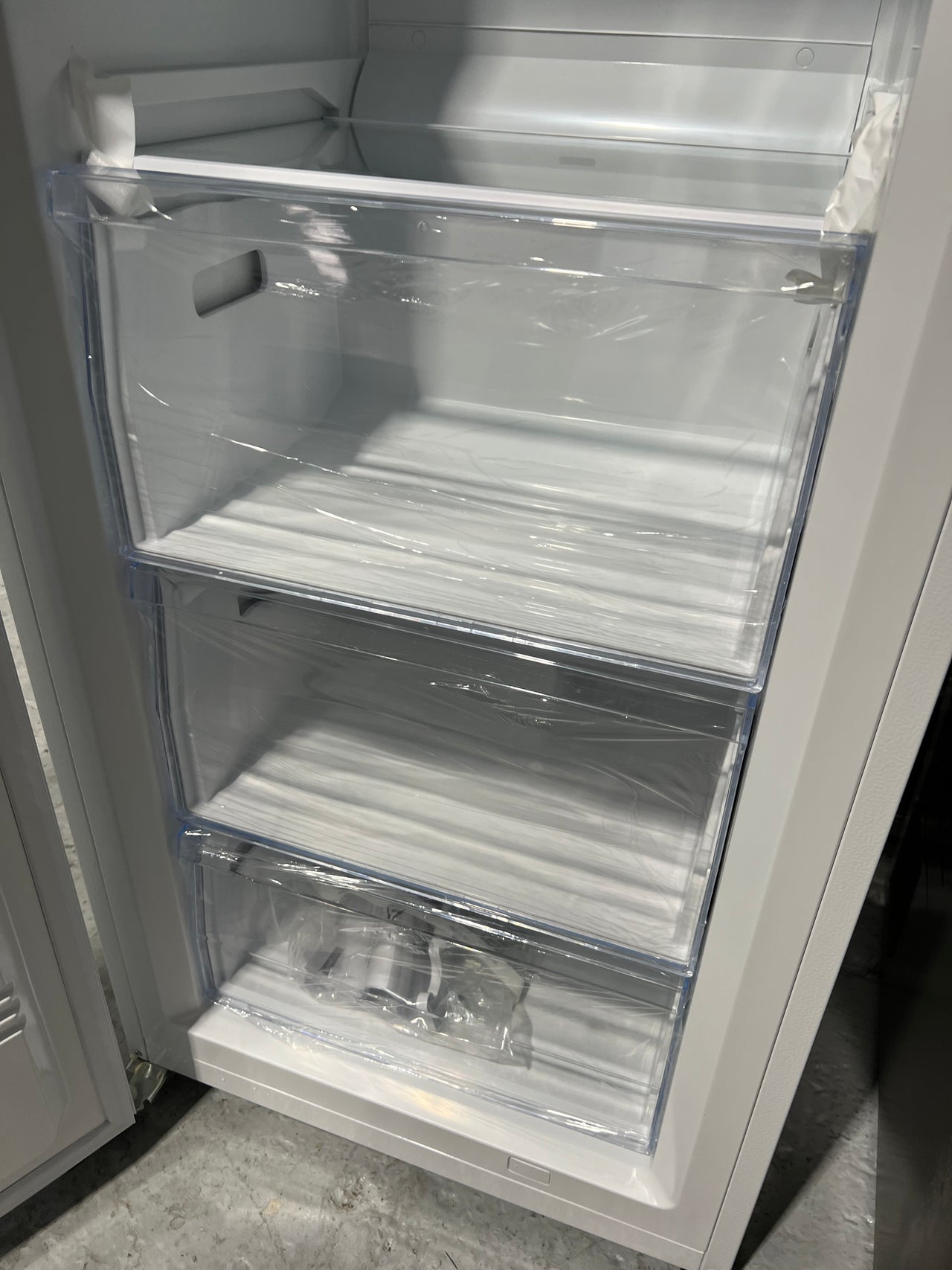 Factory second Hisense 240L Upright Hybrid Fridge Freezer White HRVF240 - Second Hand Appliances Geebung