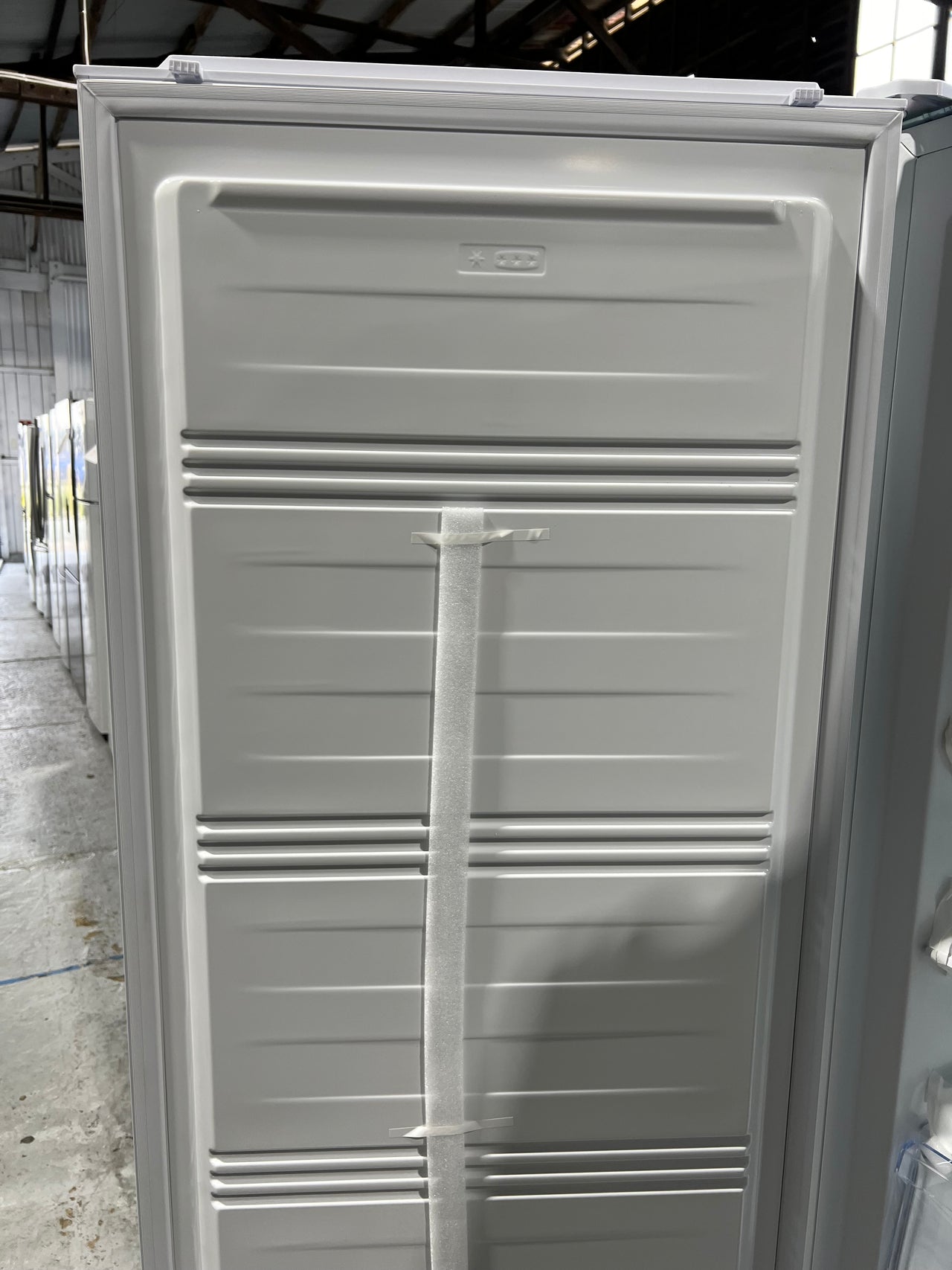 Factory second Hisense 240L Upright Hybrid Fridge Freezer White HRVF240 - Second Hand Appliances Geebung