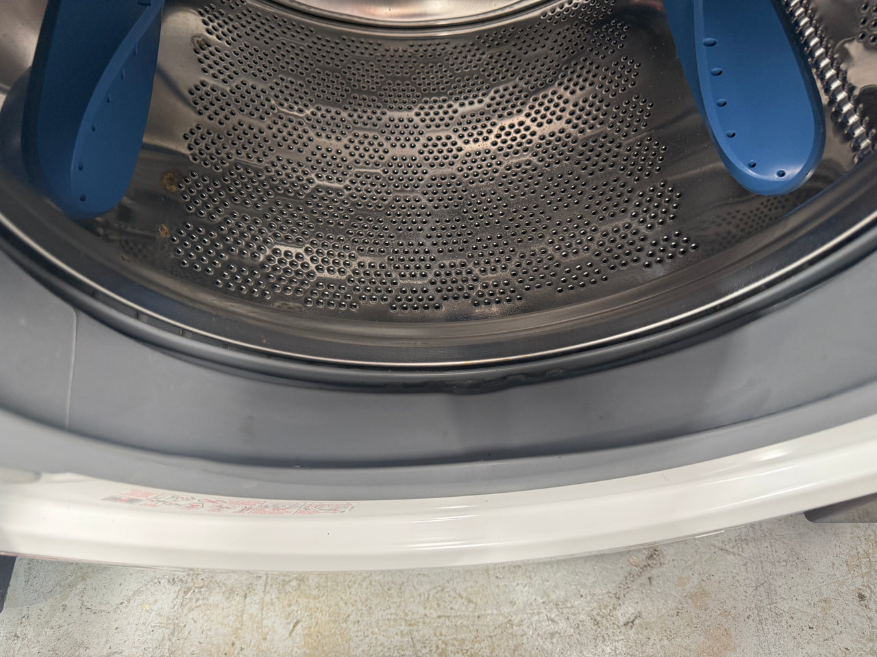 Second hand Electrolux EWF9024Q5WB – 9kg Front Load Washing Machine