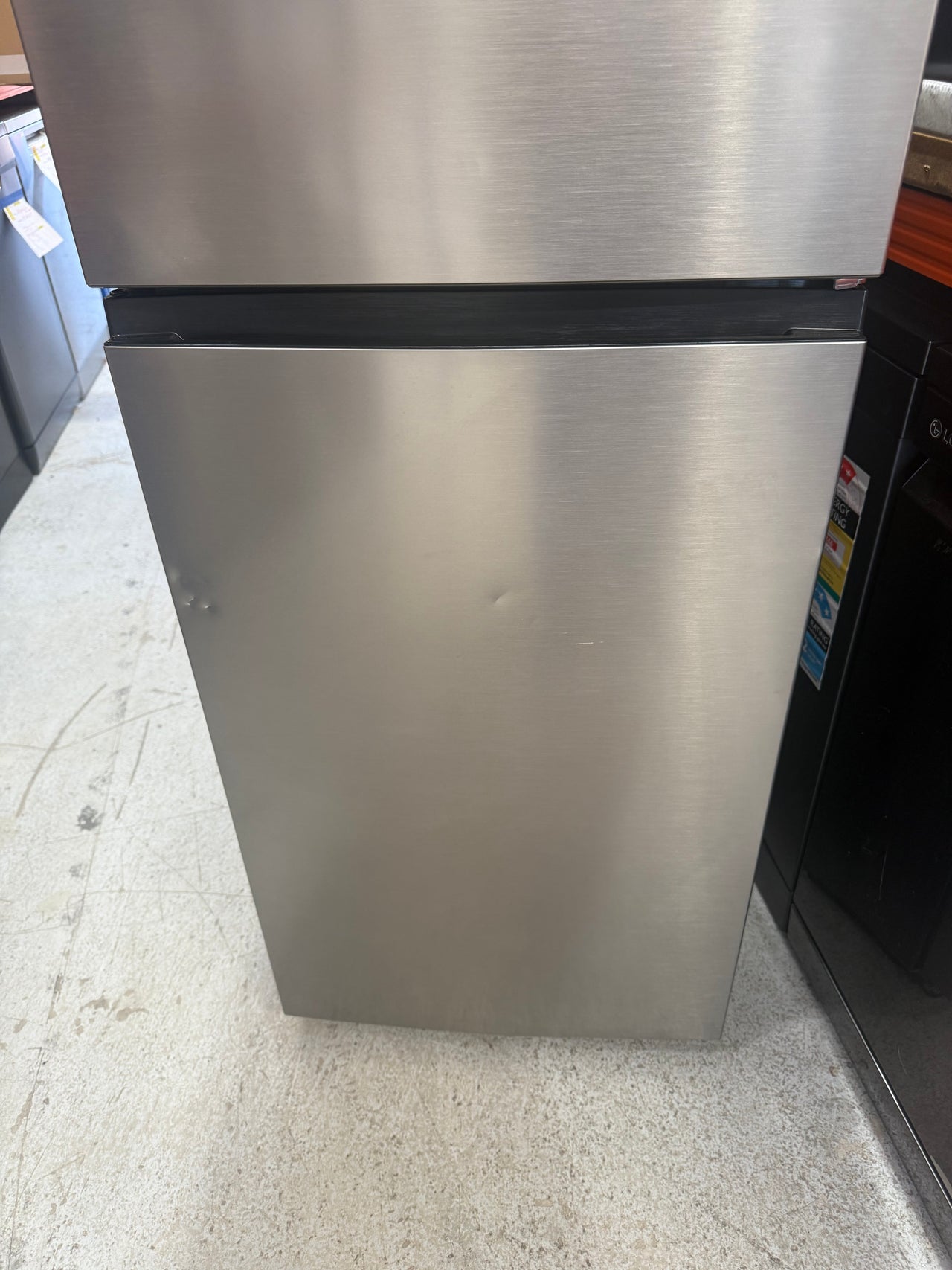 Factory second Hisense 205L Top Mount Fridge – HRTF206S