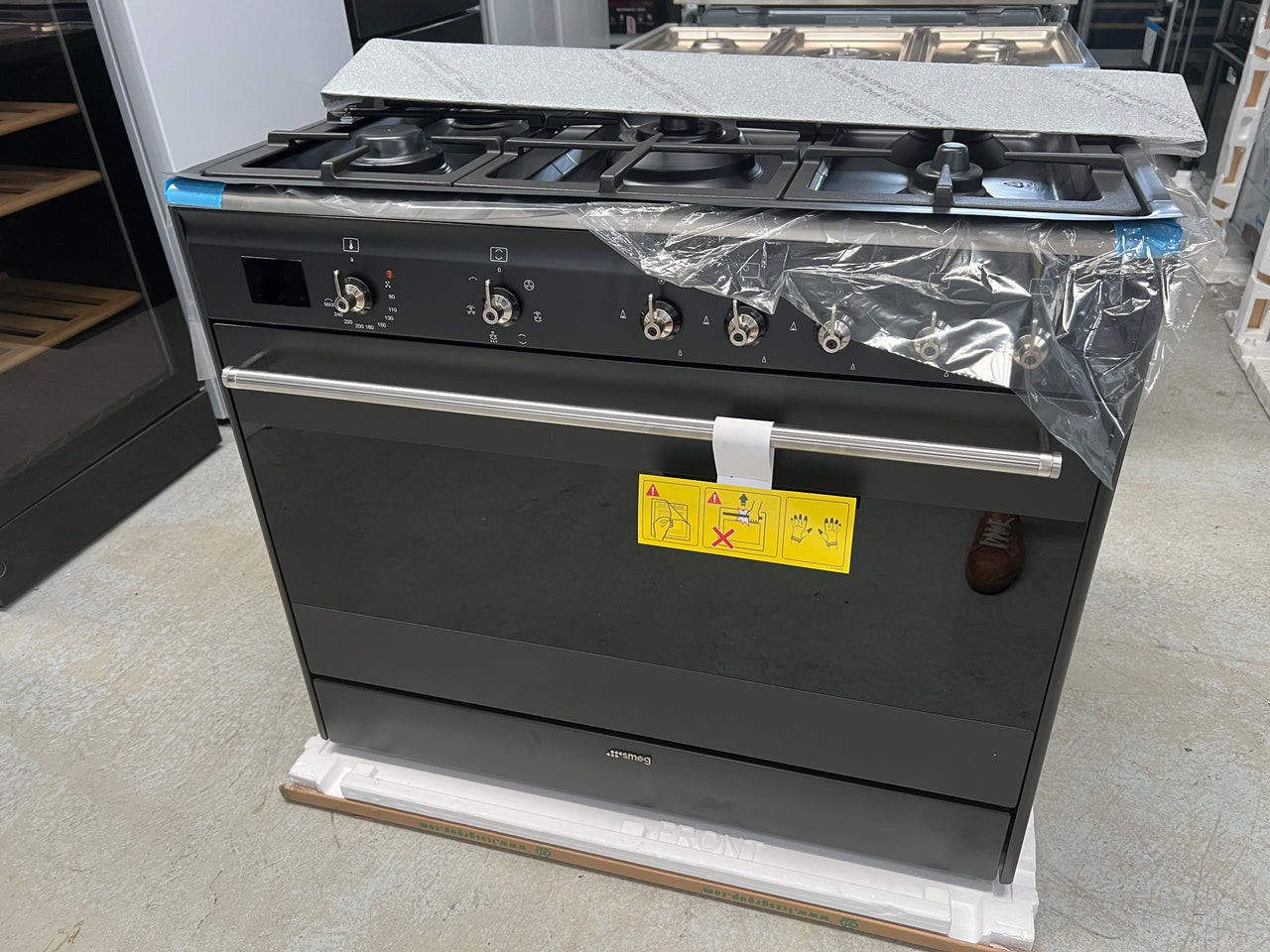 Transportation damaged Smeg 90cm Dual Fuel Upright Cooker Anthracite FS9606AS-1 - Second Hand Appliances Geebung