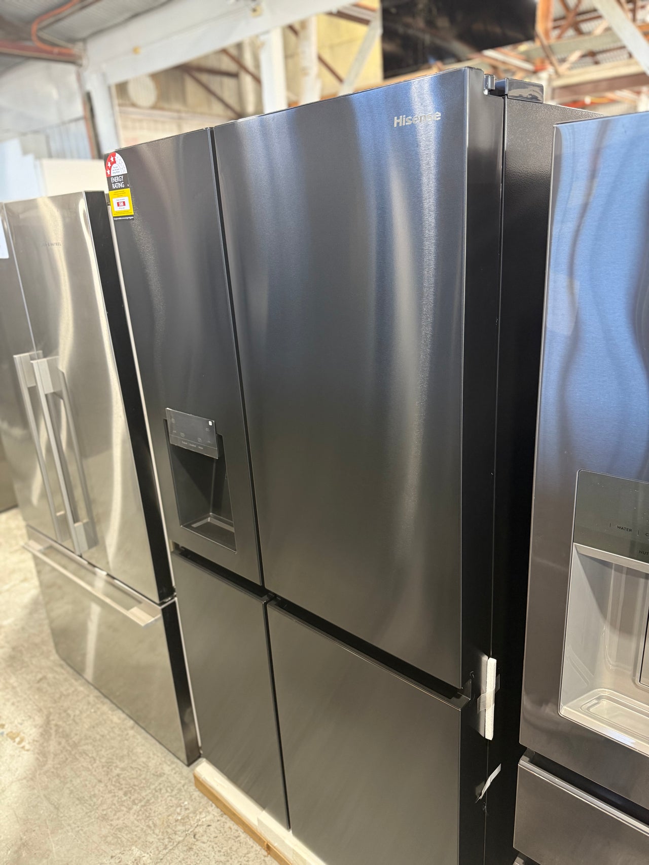 Transportation damaged Hisense 632L Side By Side Refrigerator with NON-PLUMBED ICE&WATER DISPENSER Model:HRSBS632BW