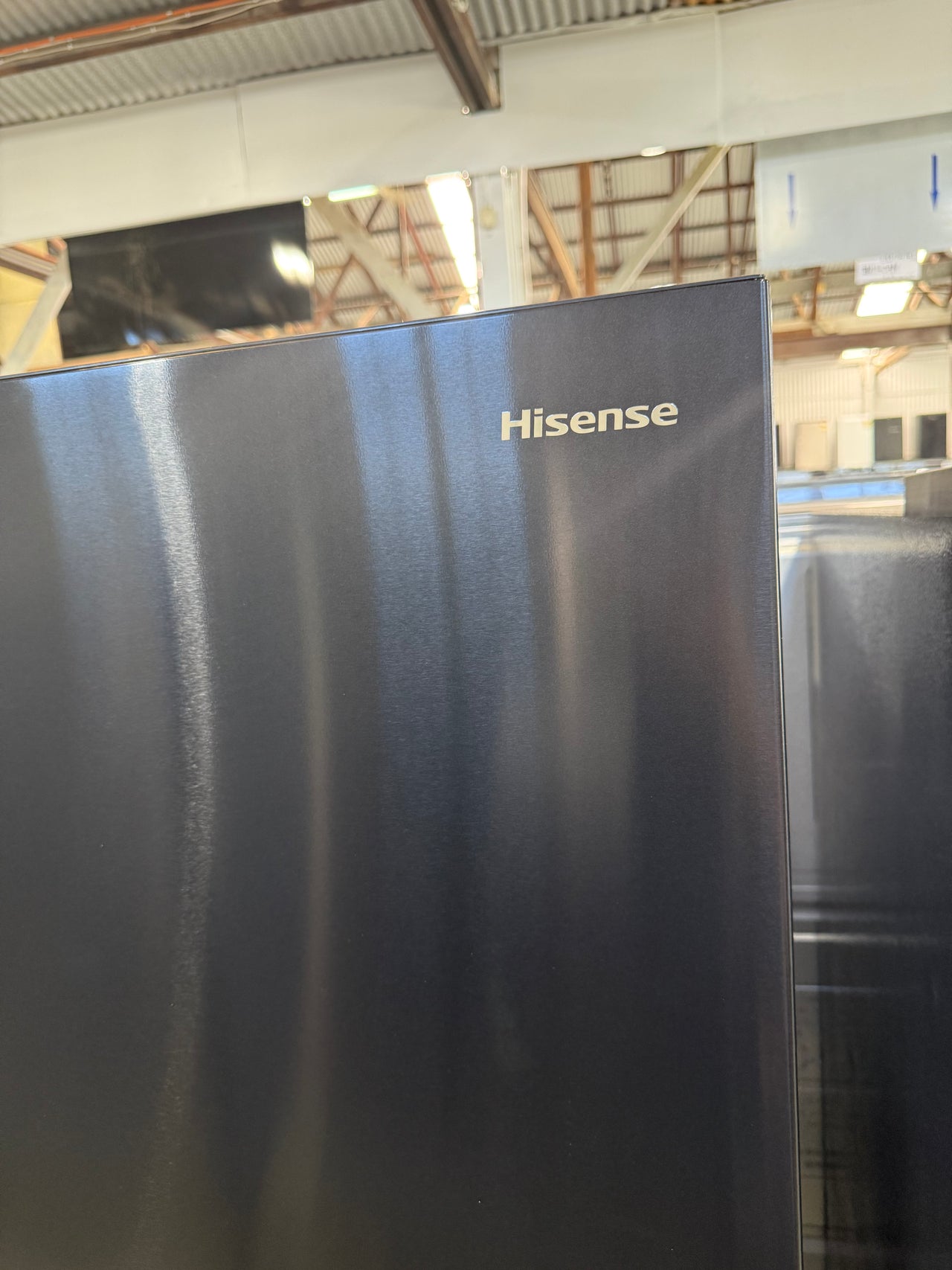 Transportation damaged Hisense 632L Side By Side Refrigerator with NON-PLUMBED ICE&WATER DISPENSER Model:HRSBS632BW