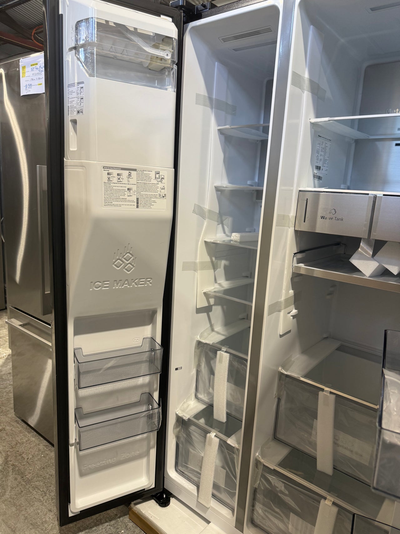 Transportation damaged Hisense 632L Side By Side Refrigerator with NON-PLUMBED ICE&WATER DISPENSER Model:HRSBS632BW