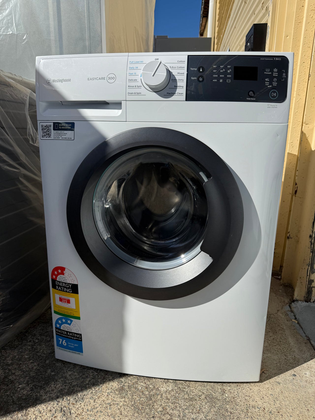 Factory second Westinghouse WWF7524N3WA 7.5kg 300 Series Front Load Washer