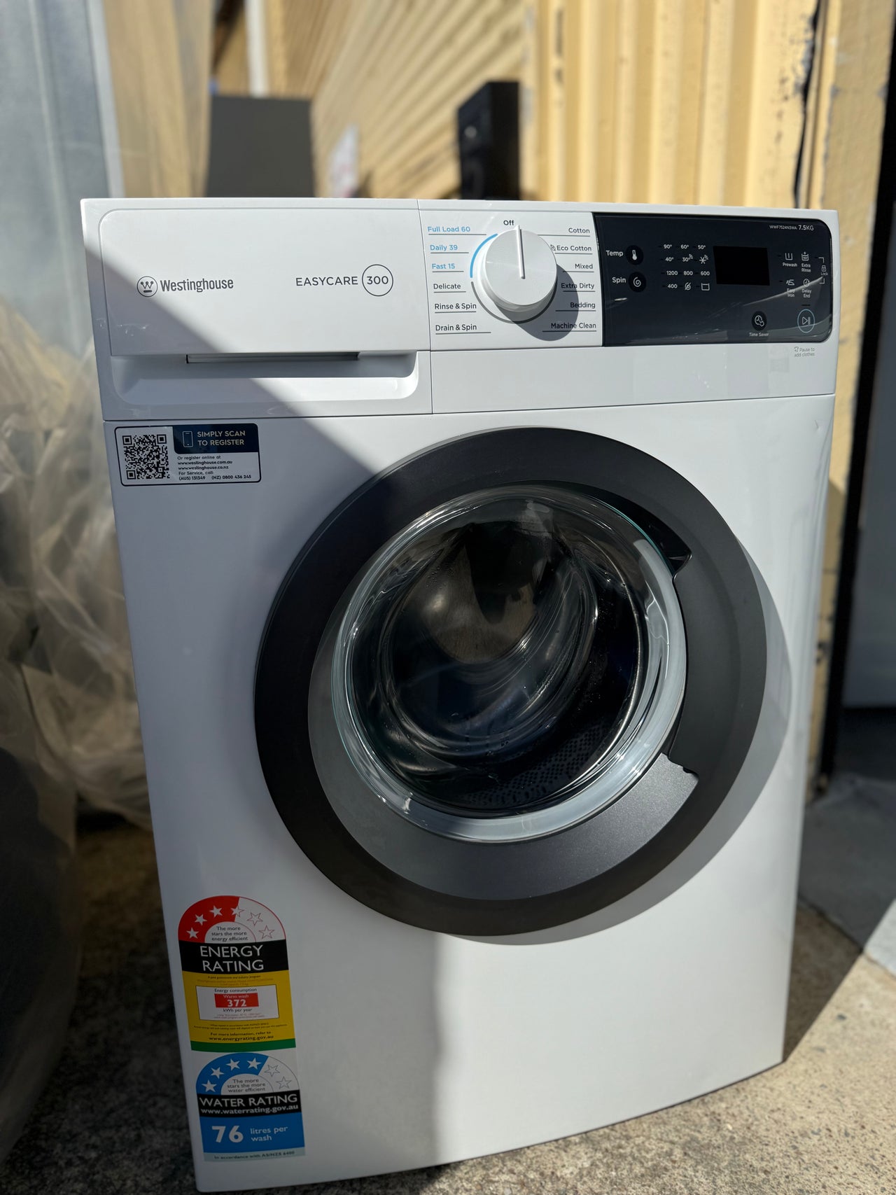 Factory second Westinghouse WWF7524N3WA 7.5kg 300 Series Front Load Washer