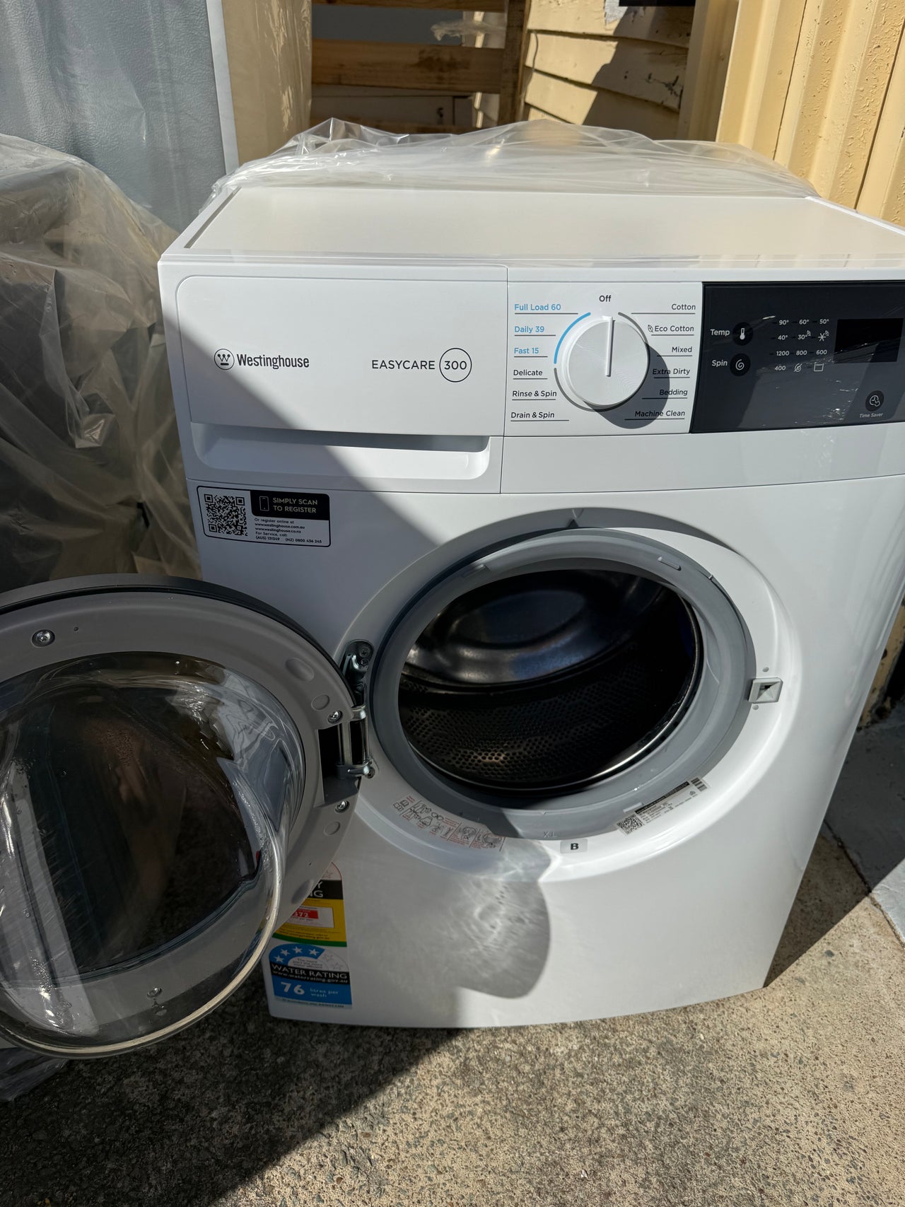 Factory second Westinghouse WWF7524N3WA 7.5kg 300 Series Front Load Washer