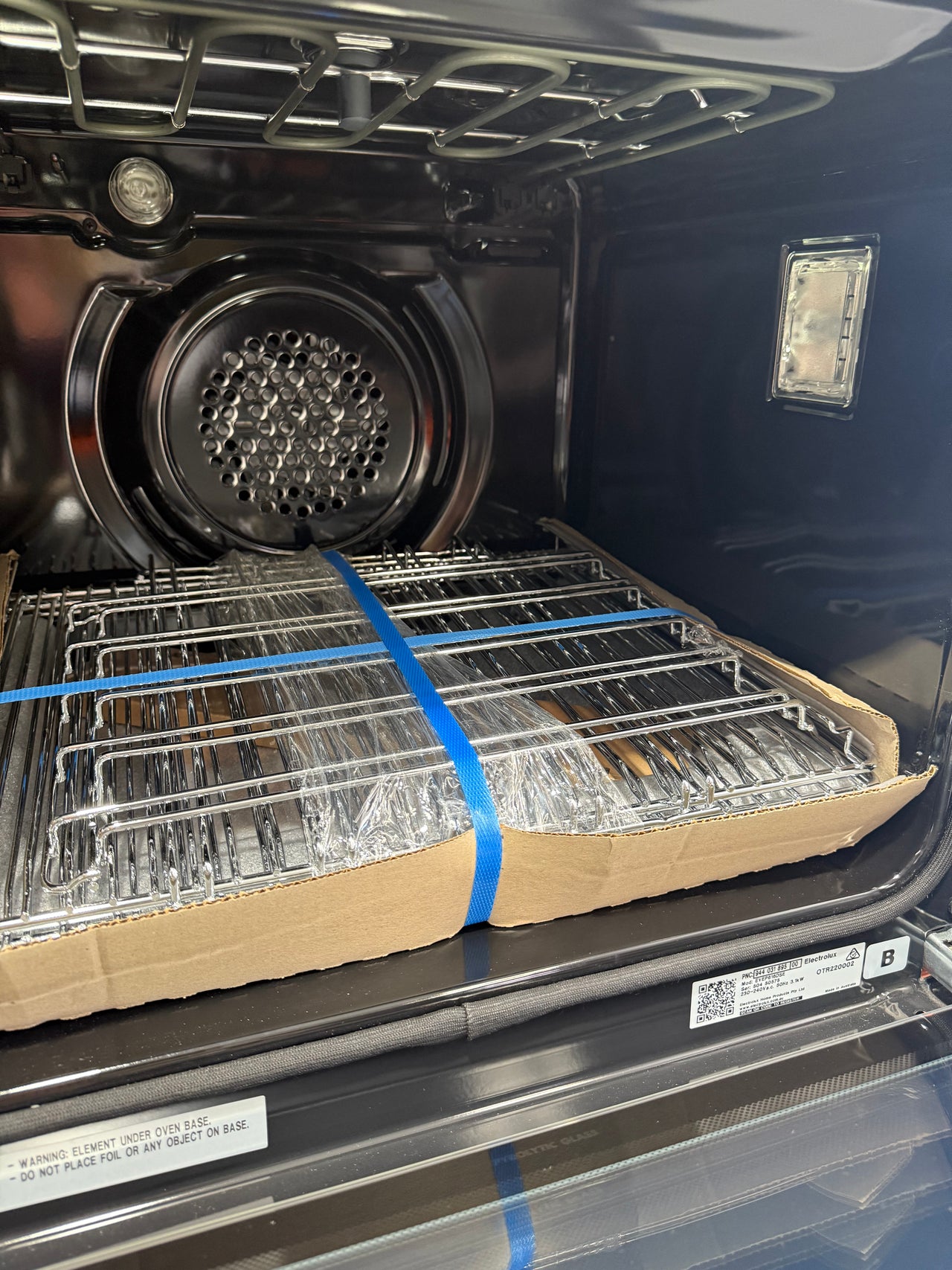 Factory second Electrolux EVEP616DSE 60cm Pyrolytic Built-in Steam Oven