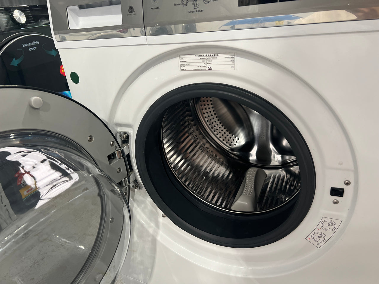 Factory second FISHER & PAYKEL 9KG FRONT LOADER WASHING MACHINE WH9060P3 - Second Hand Appliances Geebung