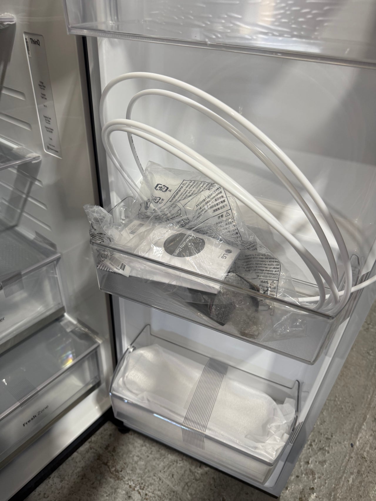 Transportation damaged LG 635L Side-by-Side Fridge with Plumbed Ice & Water – Matte Black (GS-L600MBL)