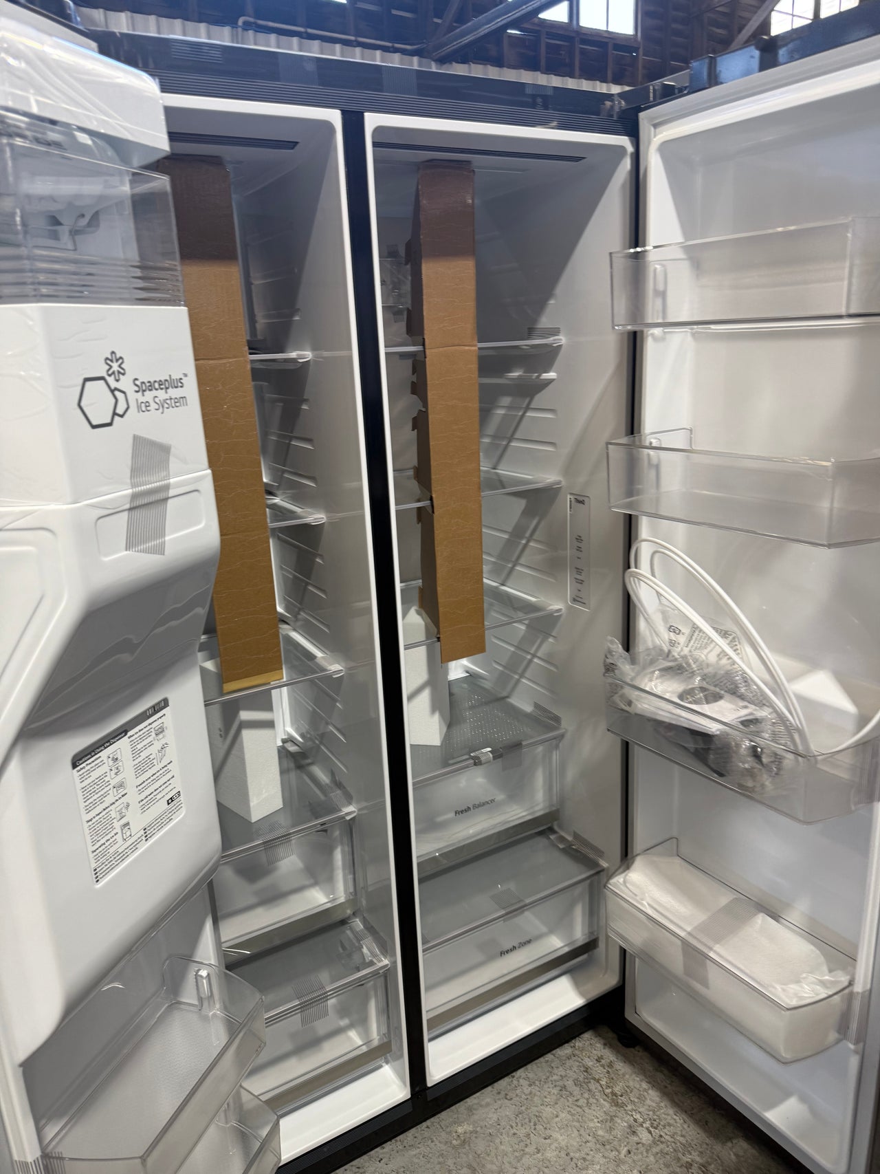 Transportation damaged LG 635L Side-by-Side Fridge with Plumbed Ice & Water – Matte Black (GS-L600MBL)