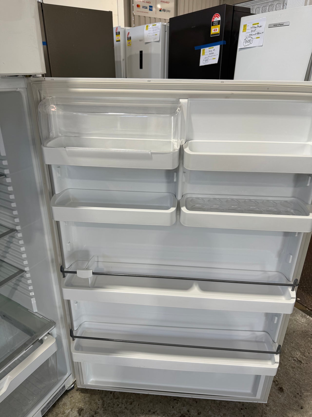 Second hand Fisher&Paykel E521T 517-liter top-mount refrigerator