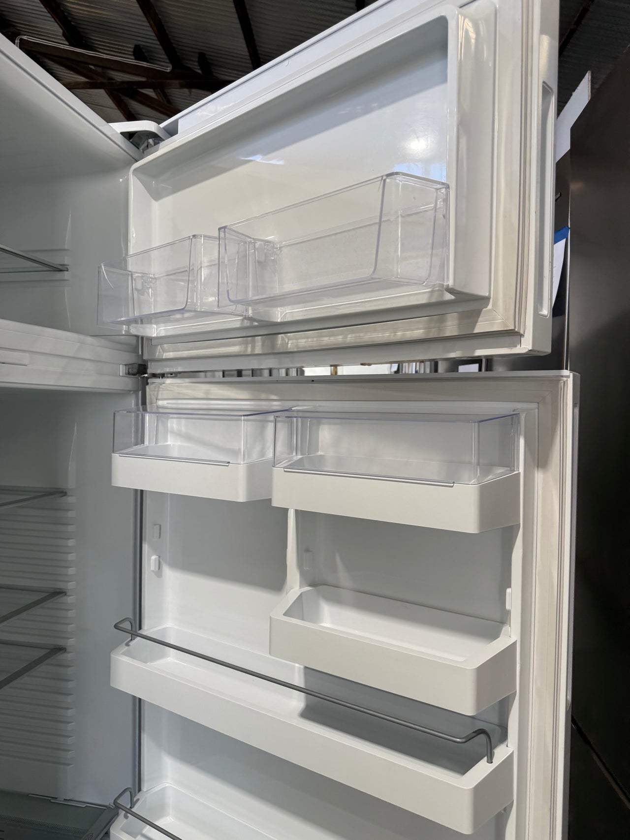 Second hand Fisher&Paykel RF521TRPW6 517-liter top-mount refrigerator