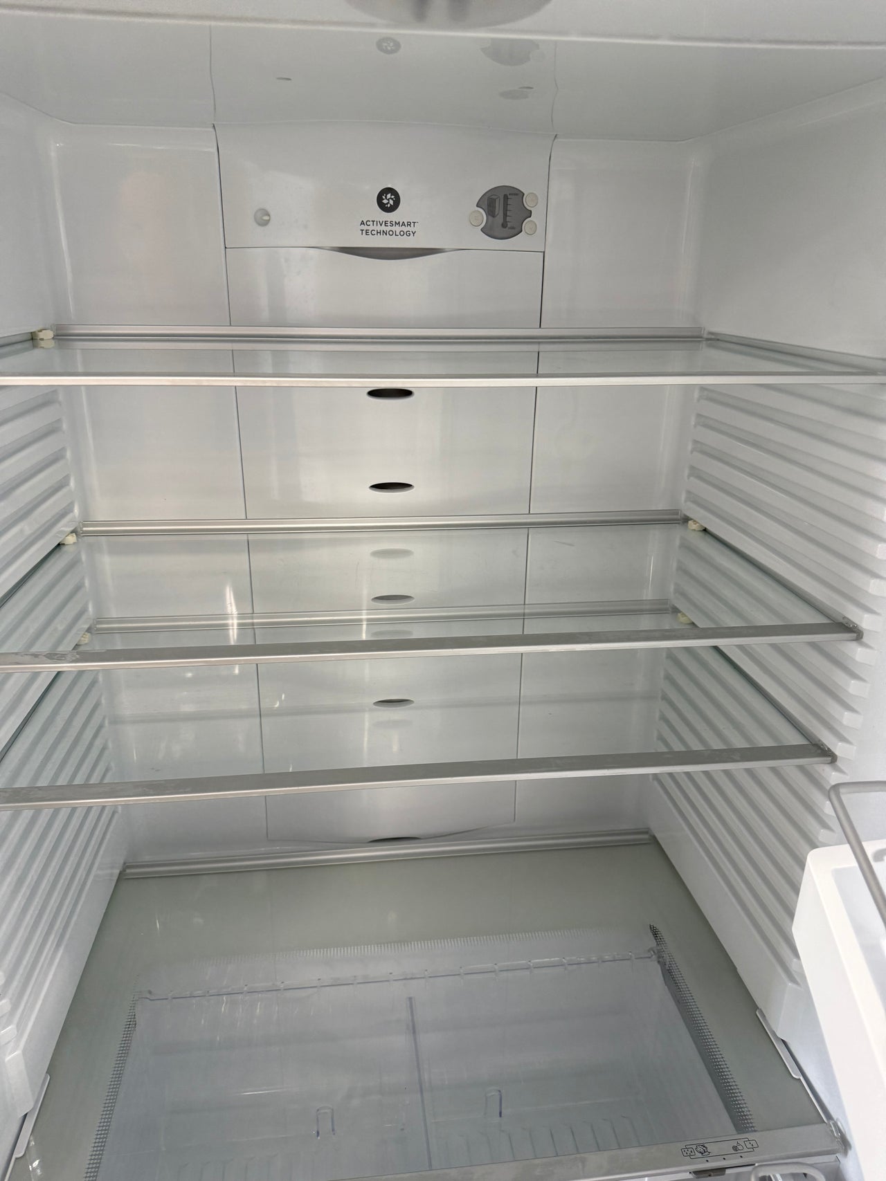 Second hand Fisher&Paykel RF521TRPW6 517-liter top-mount refrigerator