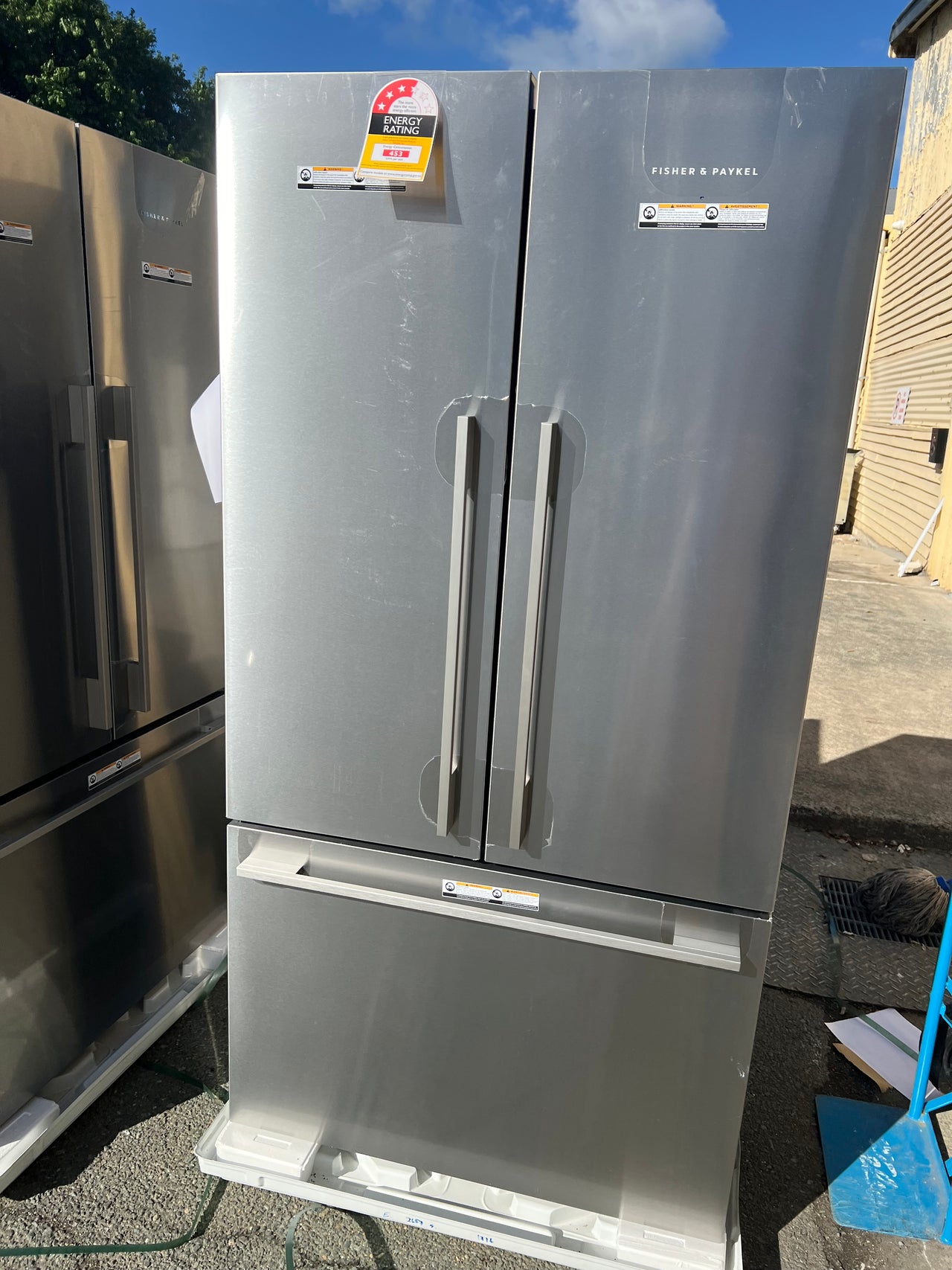 Factory second Fisher&Paykel 614l French Door with ice maker RF610ADJX5 IN BOX - Second Hand Appliances Geebung