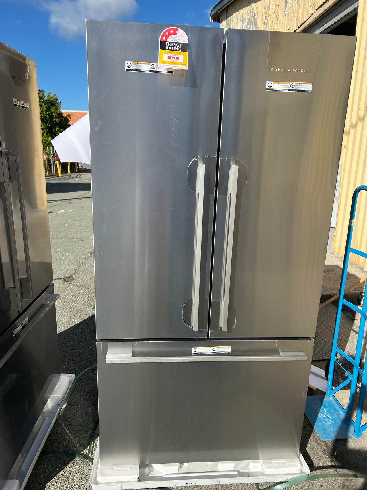 Factory second Fisher&Paykel 614l French Door with ice maker RF610ADJX5 IN BOX - Second Hand Appliances Geebung