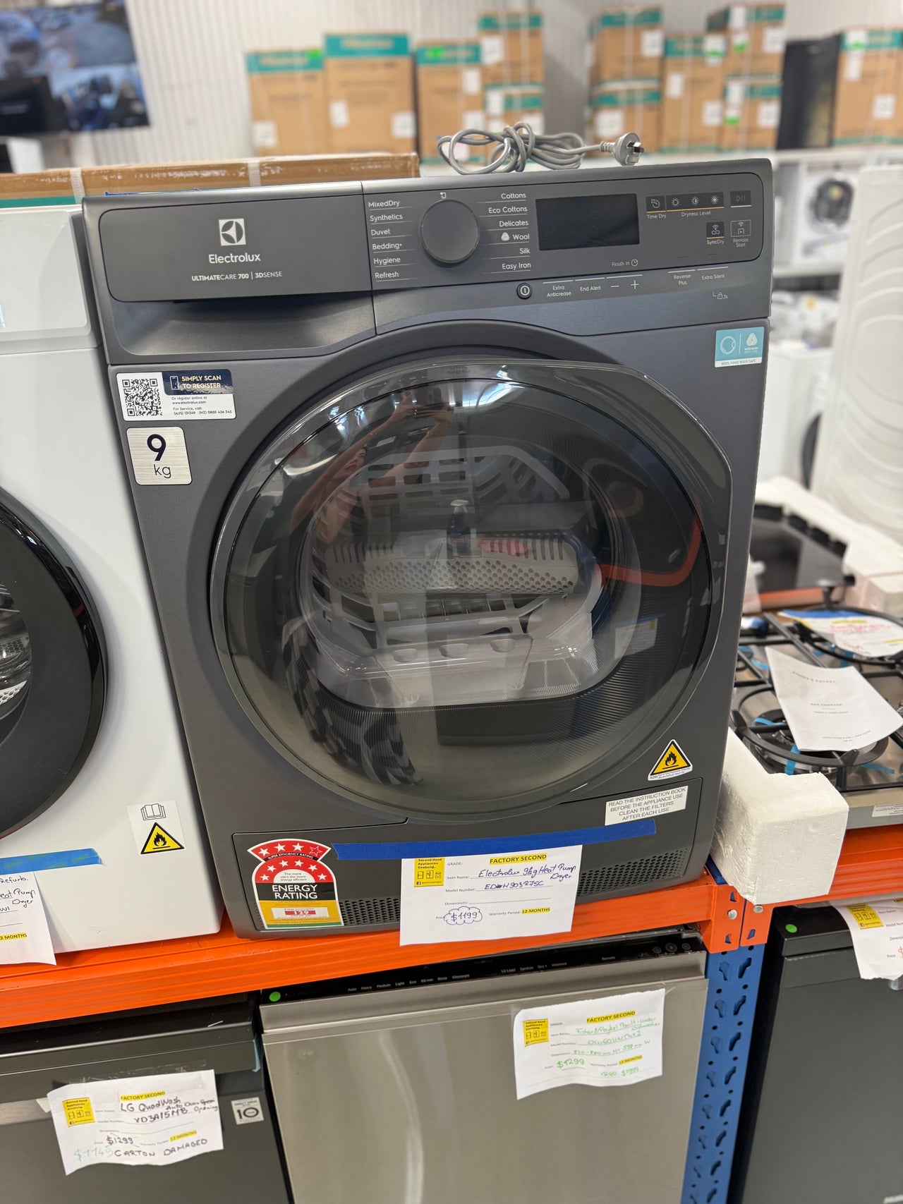 Factory second Electrolux EDH903R7SC 9kg UltimateCare 700 Heat Pump Dryer – Dark Onyx