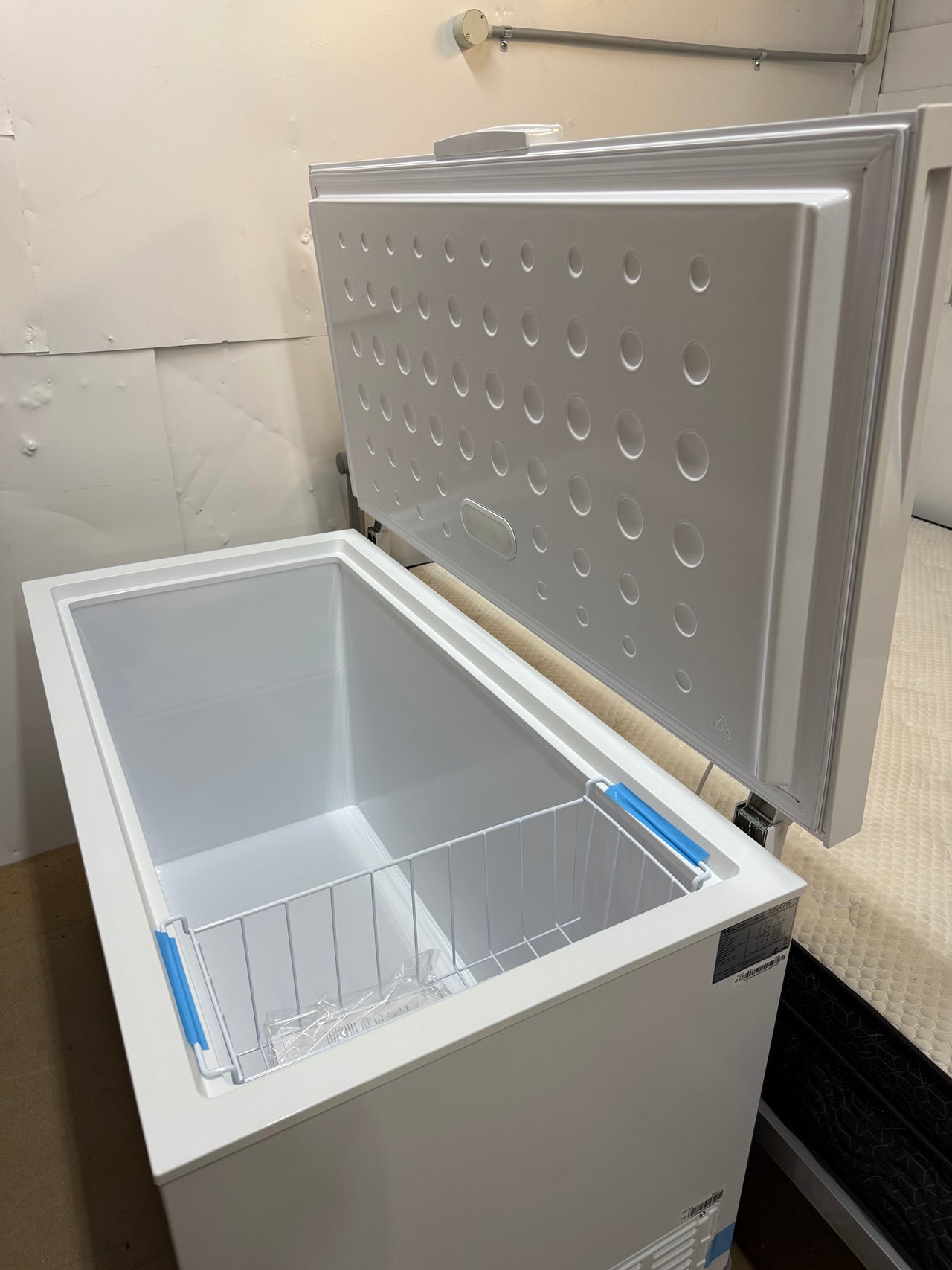 Transportation damaged TCL 371L Hybrid Chest Freezer F380CFW