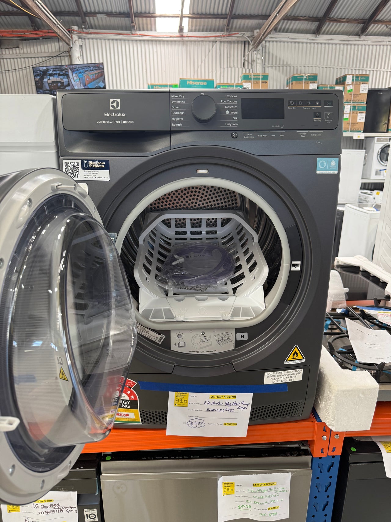 Factory second Electrolux EDH903R7SC 9kg UltimateCare 700 Heat Pump Dryer – Dark Onyx