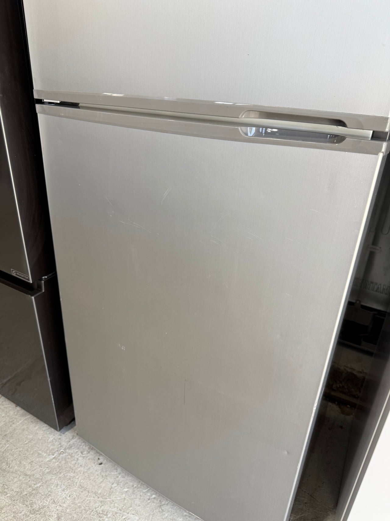 Second hand 520l Kelvinator top mounted refrigerator KTM5200MB