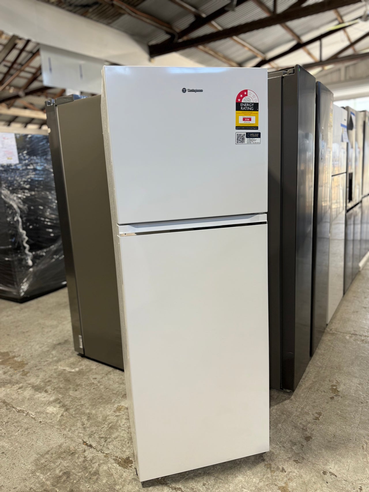Factory second Westinghouse WTB3100WK 312L top mount refrigerator