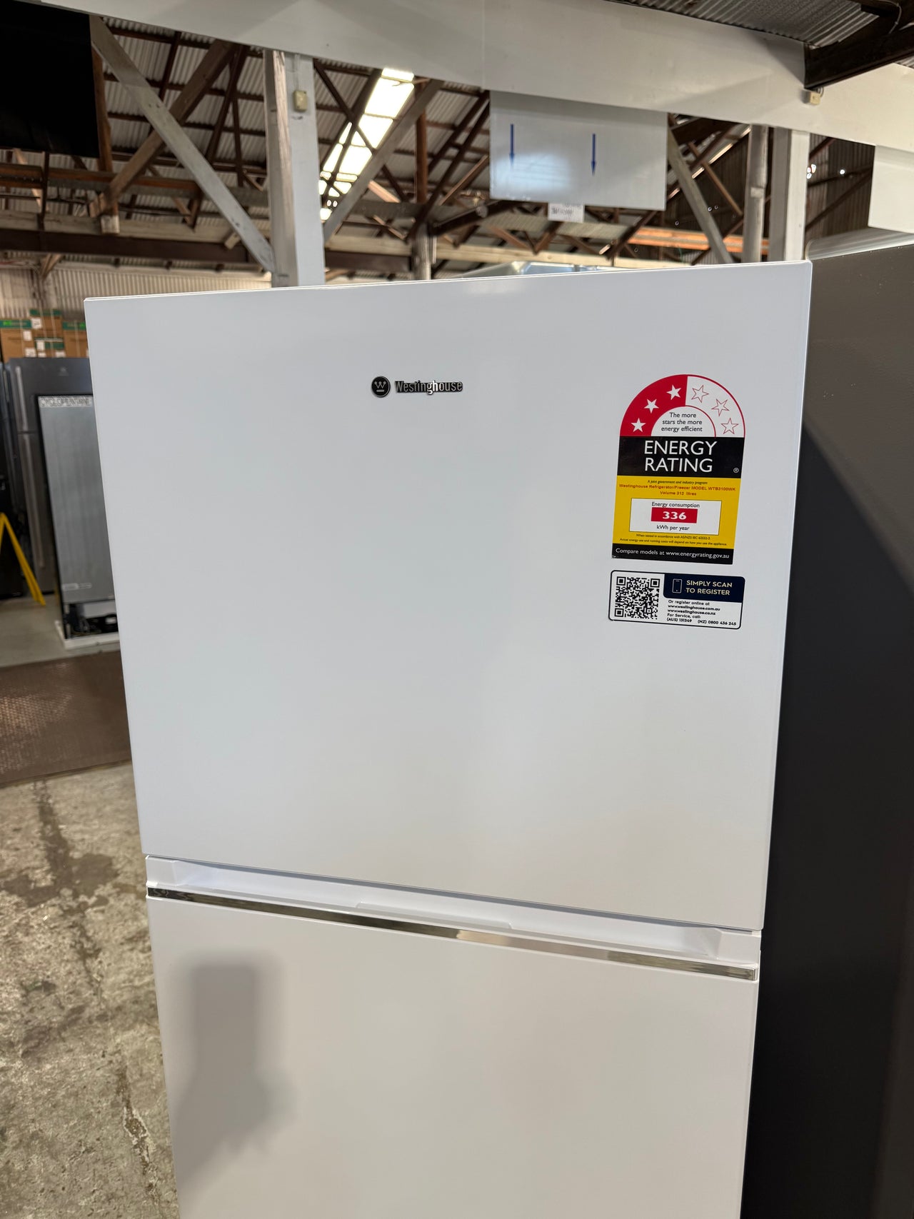 Factory second Westinghouse WTB3100WK 312L top mount refrigerator