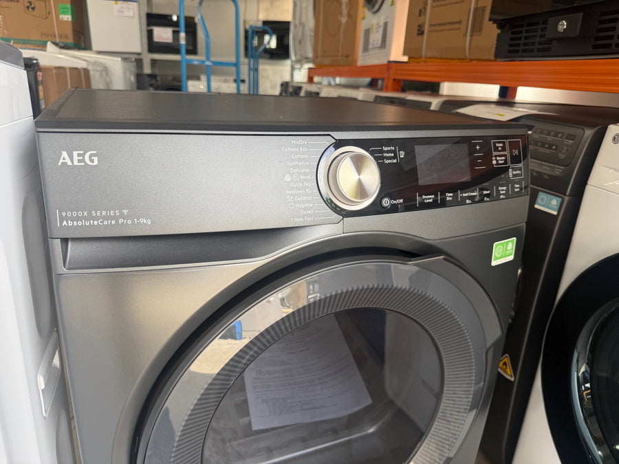 Factory second AEG 9kg 9000X AbsoluteCare Pro Heat Pump Dryer – T959V6PDC