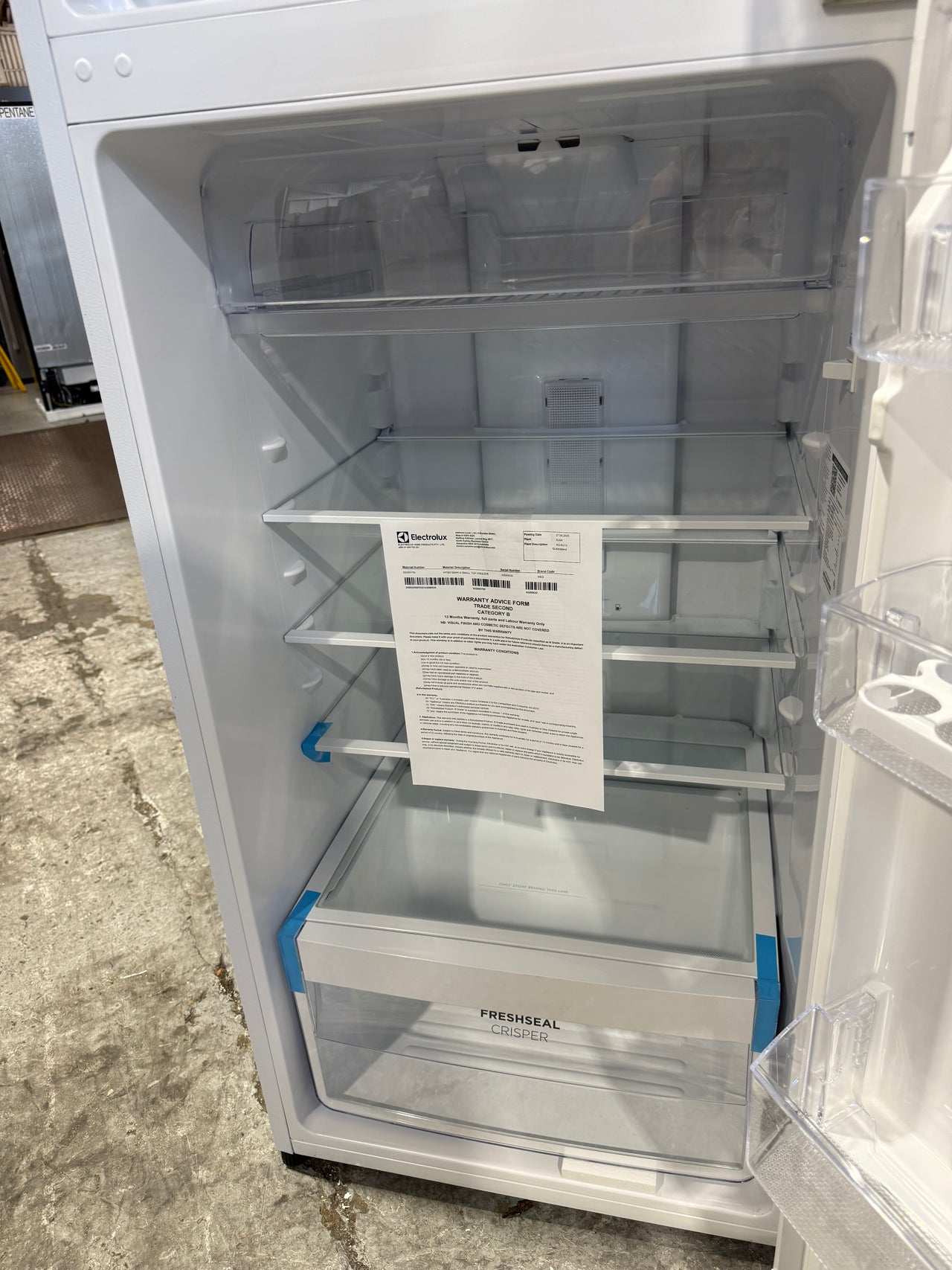 Factory second Westinghouse WTB3100WK 312L top mount refrigerator