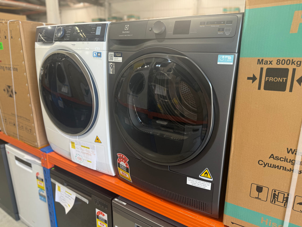 Factory second Electrolux EDH902R9SC 9kg UltimateCare 900 Heat Pump Dryer – Dark Onyx