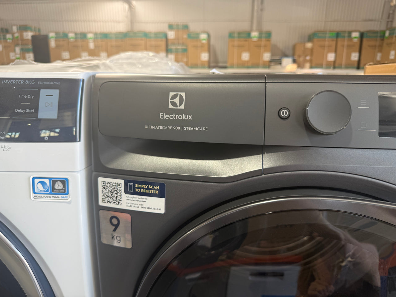 Factory second Electrolux EDH902R9SC 9kg UltimateCare 900 Heat Pump Dryer – Dark Onyx