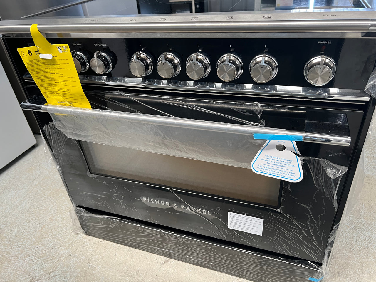 Factory second FISHER & PAYKEL 90CM FREESTANDING ELECTRIC PYROLYTIC OVEN/STOVE OR90SCI6B1 - Second Hand Appliances Geebung