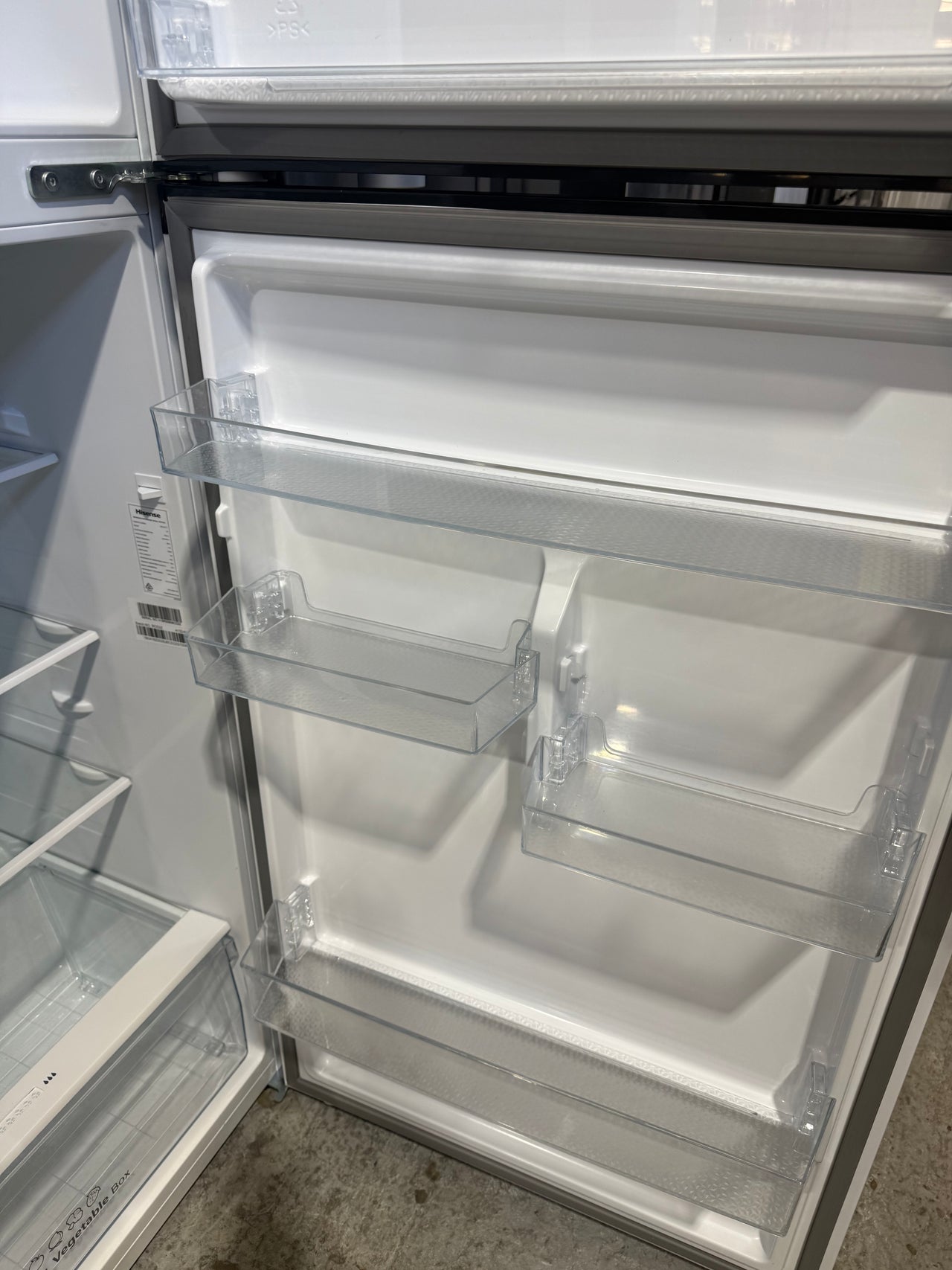 Factory second Hisense HRTF424 424L Top Mount Refrigerator – White