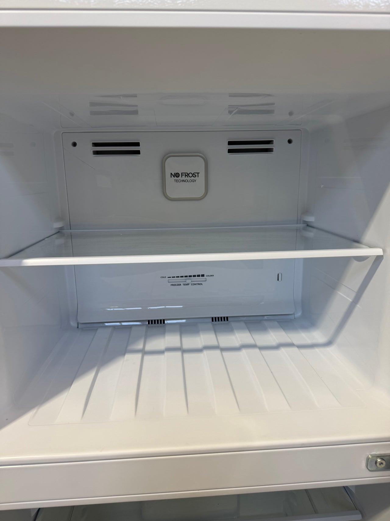 Factory second Hisense HRTF424 424L Top Mount Refrigerator – White