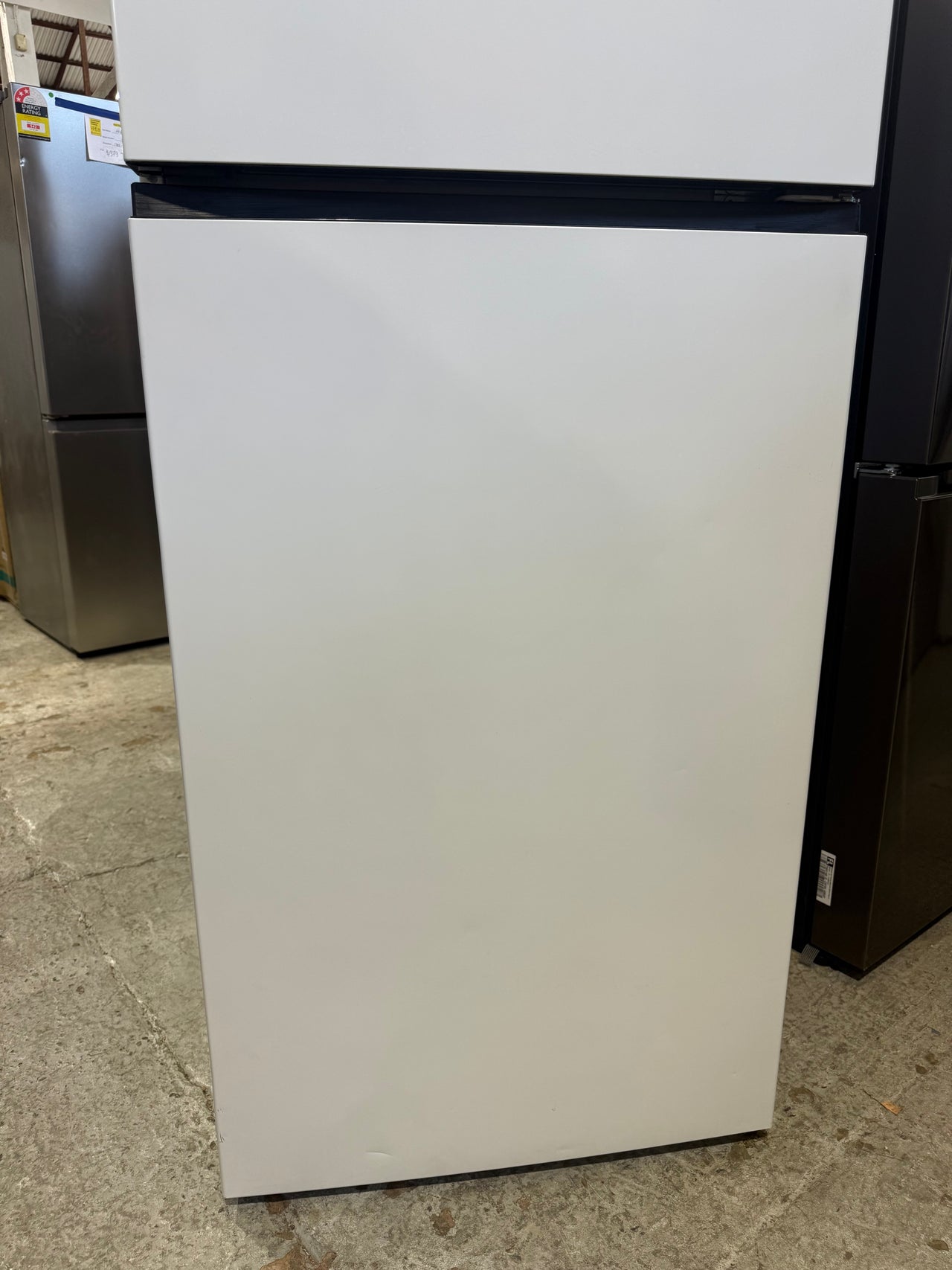 Factory second Hisense HRTF424 424L Top Mount Refrigerator – White