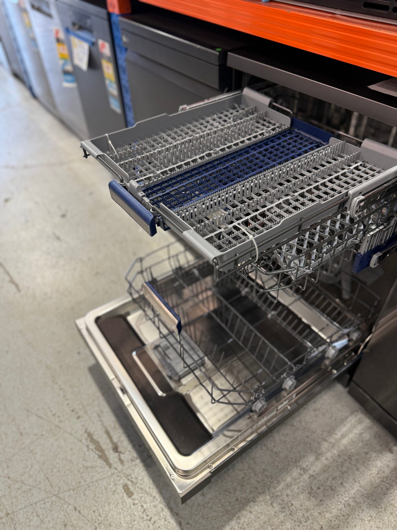 Factory second Westinghouse 60cm Freestanding Dishwasher – Dark Stainless Steel WSF6608KXB - Second Hand Appliances Geebung