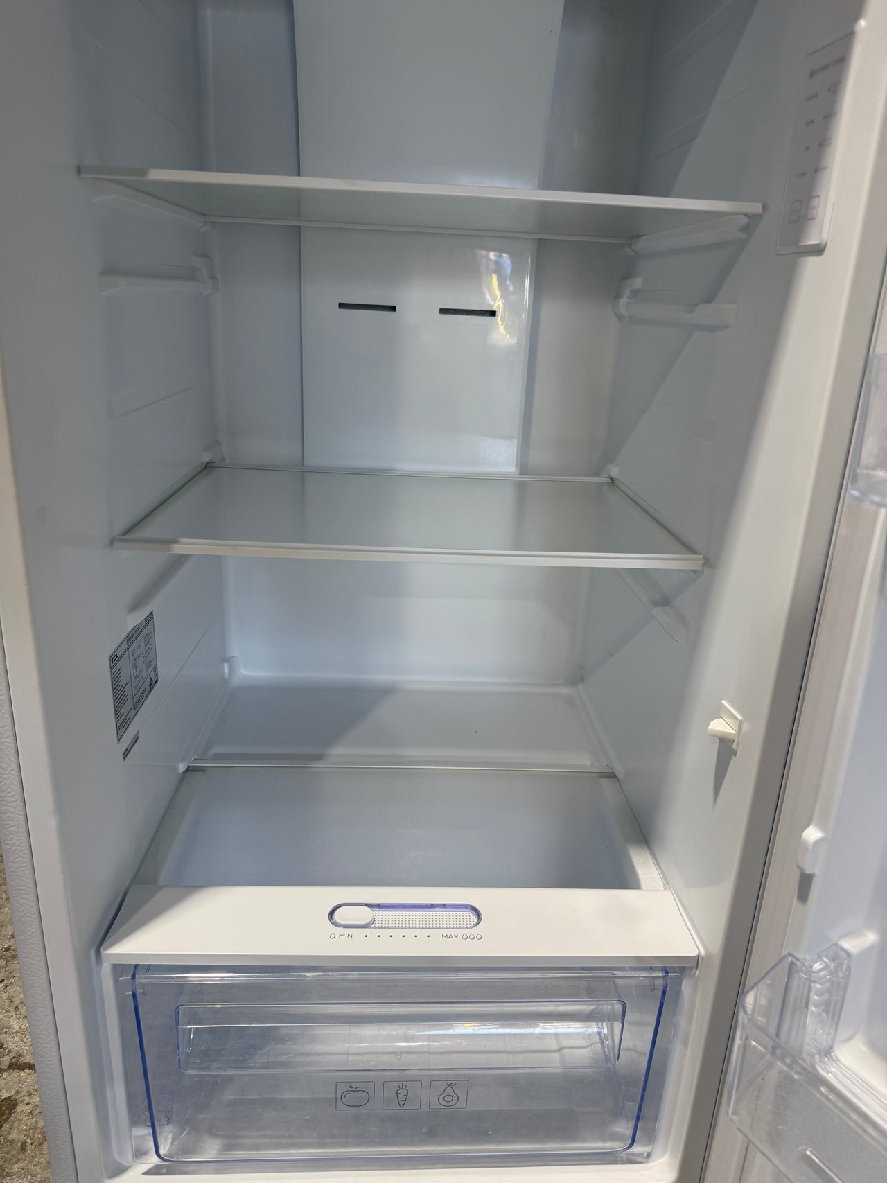Factory second TCL P272TMW 249L Top Mount Refrigerator – White